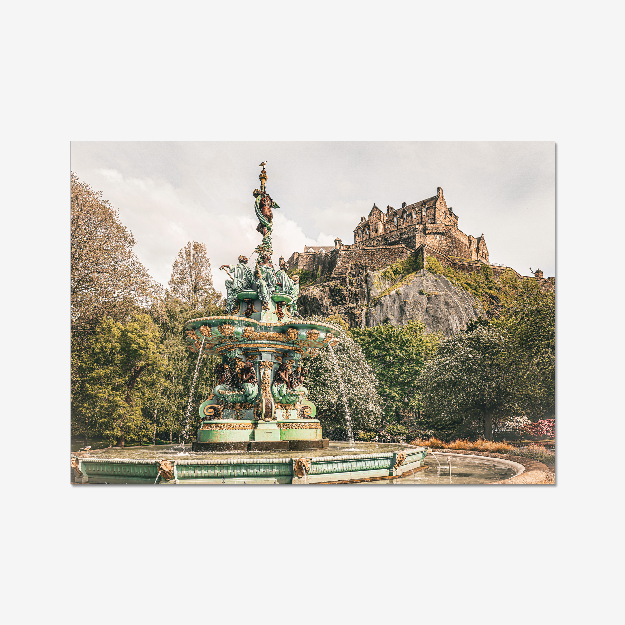 Fountain with a castle in the background on a cloudy day